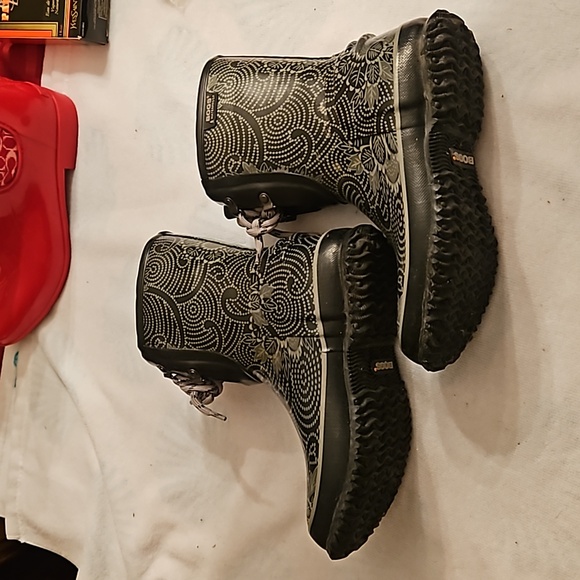 GUC Bogs Size 6 rain boots - Picture 3 of 5